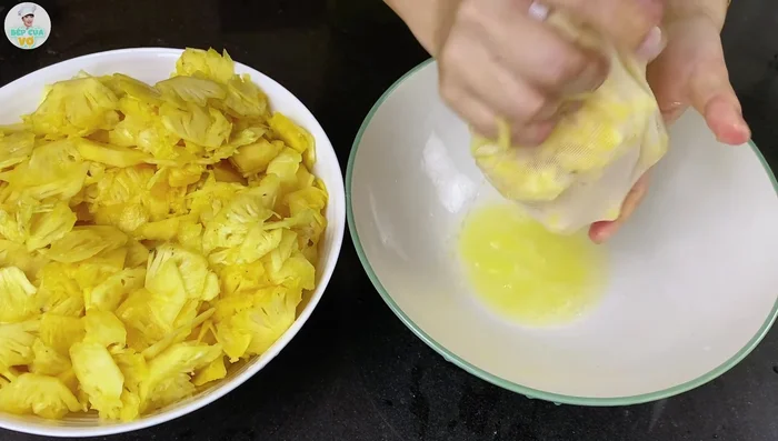 Mix sliced pineapple, ginger, sugar, and orange juice. Marinate overnight (optional). If not marinating overnight, skip to step 6.
