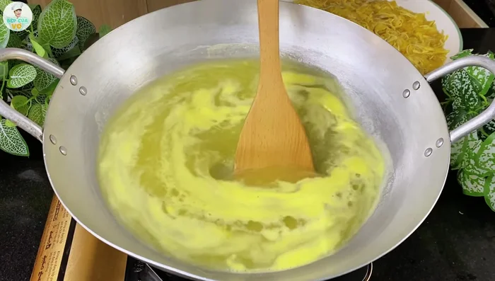 Boil the pineapple mixture in a pot over high heat until the water reduces by half. Then reduce heat to low.