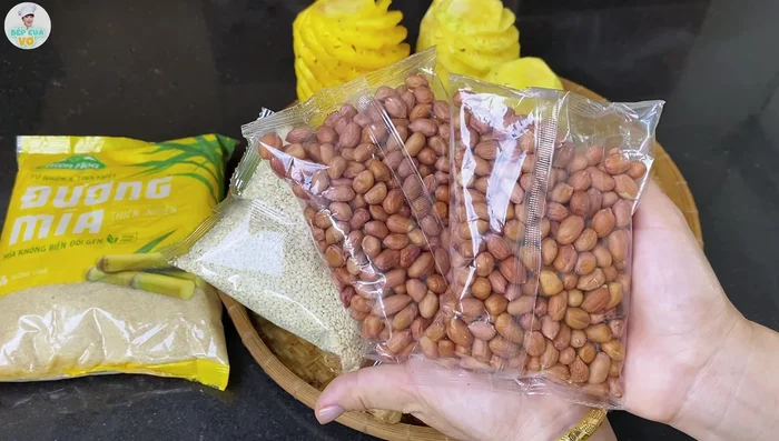 Roast peanuts and sesame seeds. (Optional: Soak ginger in water for 30 minutes to make peeling easier).