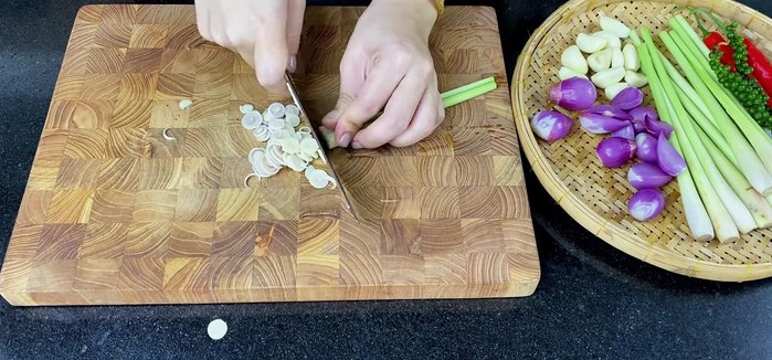 Cut the meat into small pieces and blend until smooth. Avoid using meat that is too lean; ask the seller to include some fat.