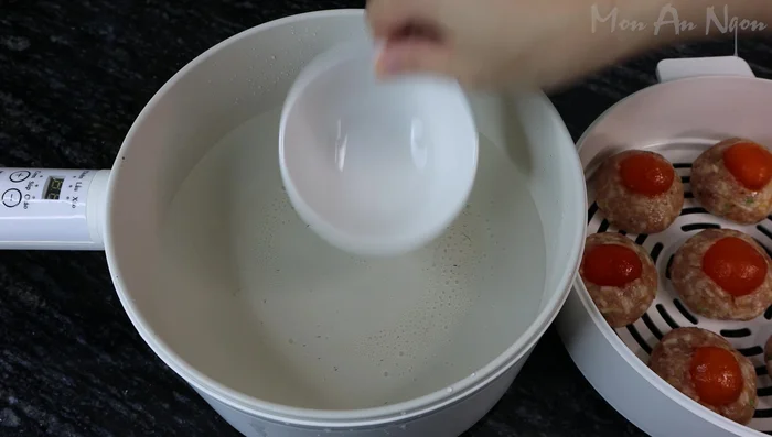Steam the meatballs for 20 minutes.