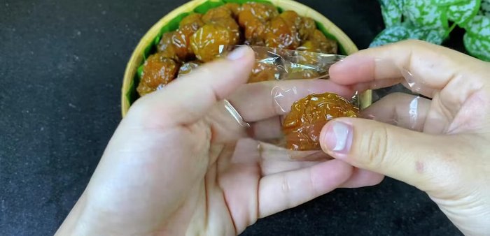 Store in a sealed plastic bag at room temperature for up to a week, or in the refrigerator for longer storage.