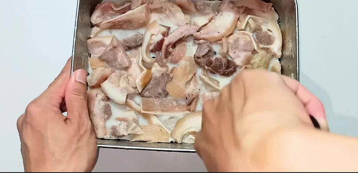 After 10 hours, remove the solidified Dong Pork Roll from the mold. Slice and serve.