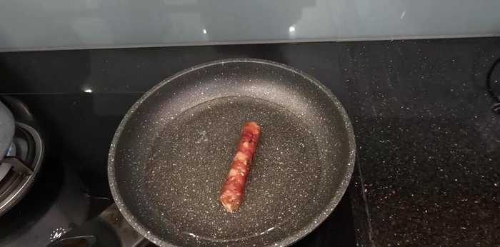 Fry the sausages: Once dried, fry in coconut water or cooking oil until golden brown.
