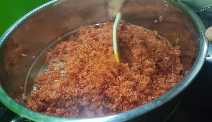 Prepare the sticky rice with gac fruit. (Refer to other video tutorials for detailed instructions)