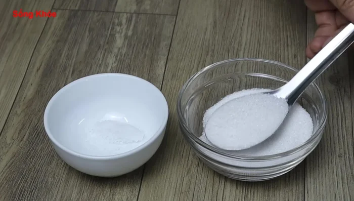 Mix salt and sugar with water. Stir until dissolved. Set aside.