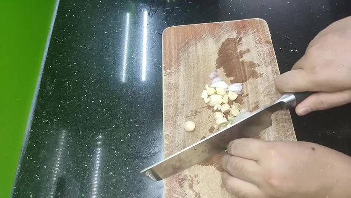 Prepare the marinade: Blend onions, garlic, lemongrass, and ginger with water. You can add more water or keep some of the pulp.