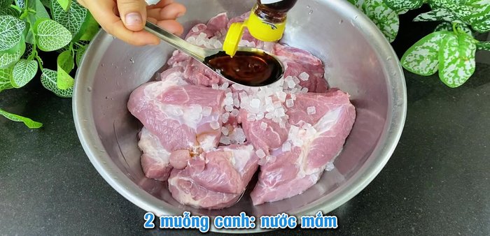 Shred the marinated pork meat. (56.92)