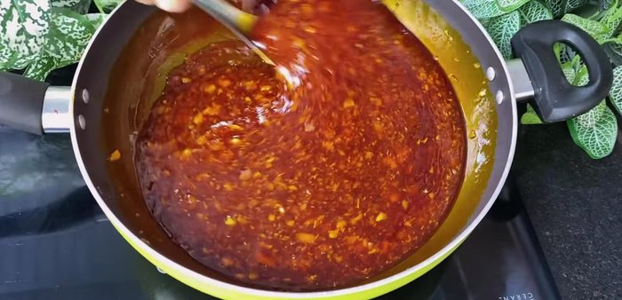 Add MSG (100g) and stir until dissolved.