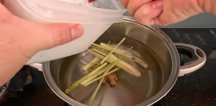 Boil pig's hands with lemon, ginger, lemongrass, and a spoonful of salt for 20-45 minutes (depending on desired texture).