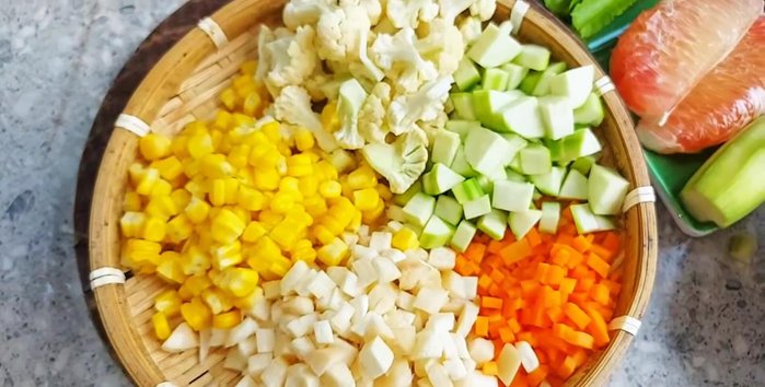 Cook vegetable soup: Remove boiled vegetables. Add remaining vegetables (except squash) to the coconut water broth. Simmer for 10 minutes. Season with sugar, vegetarian seasoning, and vegetarian fish sauce. Add squash and simmer until soft.