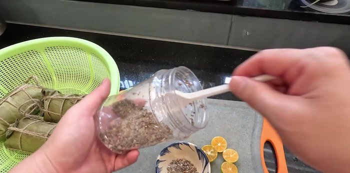Slice and serve with your preferred dipping sauce (e.g., salt, pepper, Vietnamese coriander).