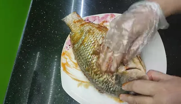 Place the marinated fish in a steamer. Add beer to the bottom of the steamer. [44.6]