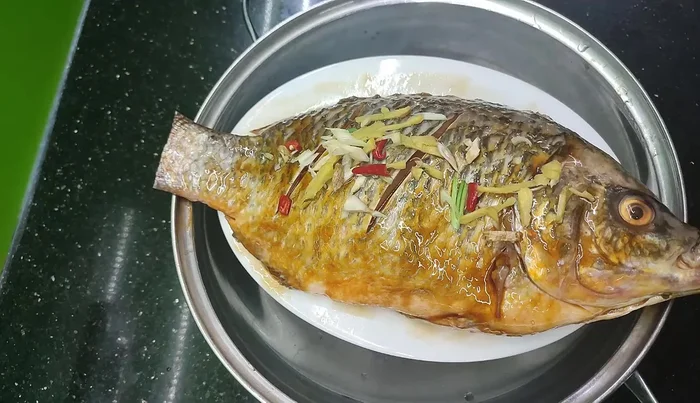 Stuff the tilapia's belly and the outside with lemongrass, ginger, and chili to enhance the fragrance. [75.64]