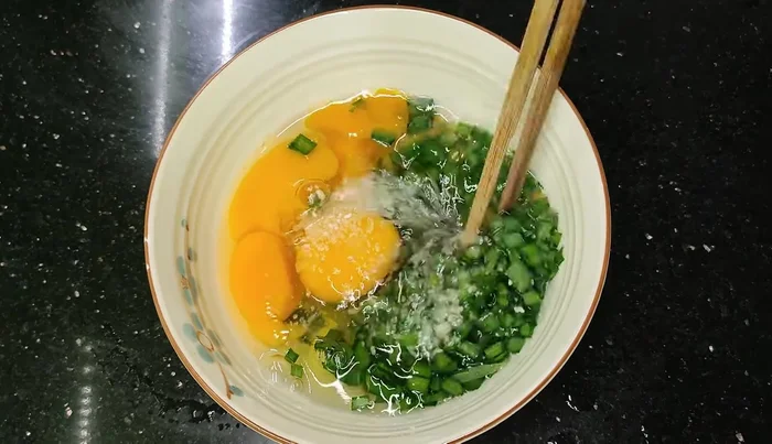 Add spices and salt to the chives.