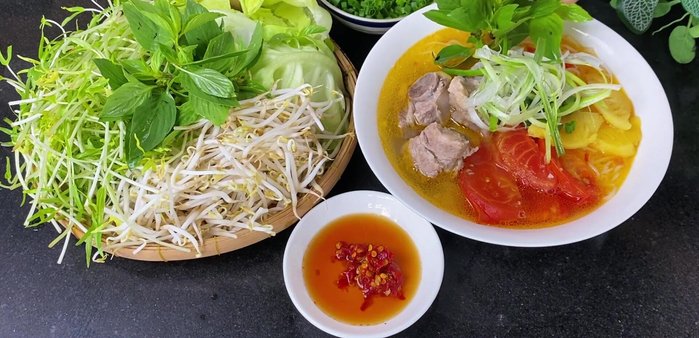 Ladle the soup into bowls. Garnish with chopped green onions and cinnamon leaves.