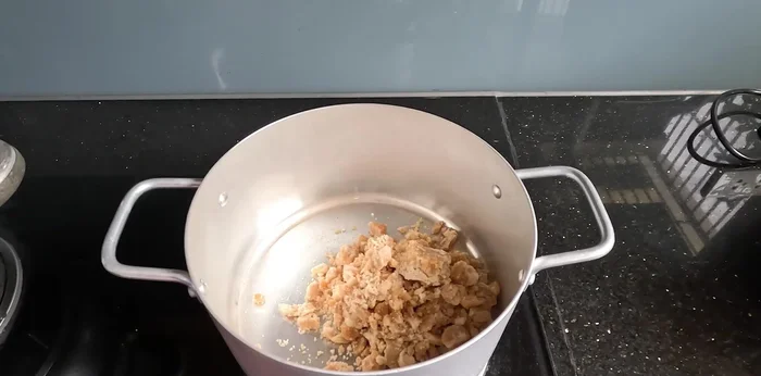 In a pot, melt the palm sugar over medium heat until it turns a light caramelized yellow color.