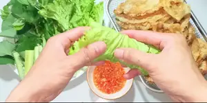 Crispy Fish Cake with Raw Vegetables & Sweet & Sour Sauce