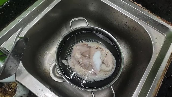 Thoroughly wash the honeycomb multiple times with clean water.
