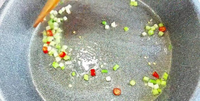 Add straw mushrooms to the pot and stir until golden and fragrant.