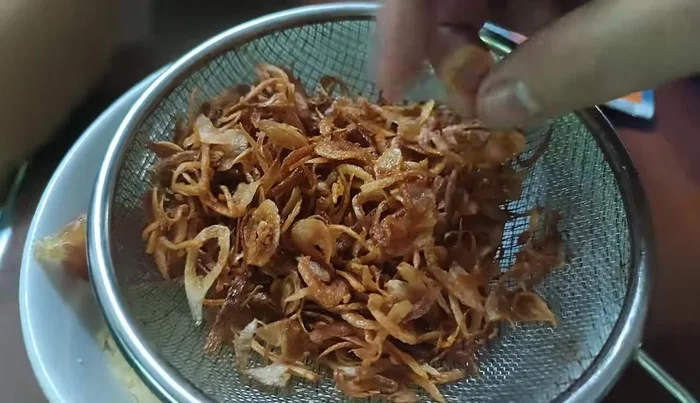 Let the fried onions cool completely to maintain crispiness. [151.4]