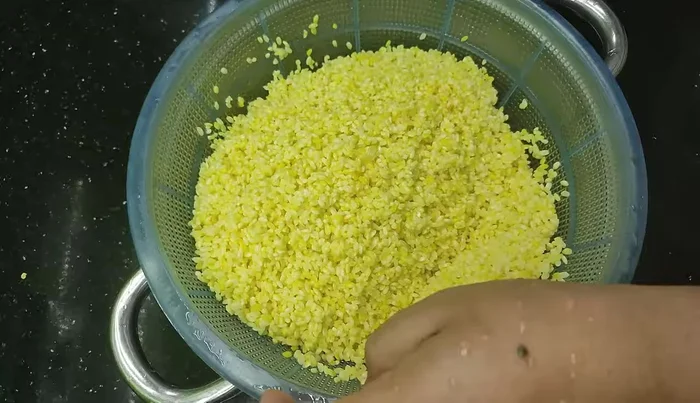Rinse the marinated rice with clean water to remove the sour taste. [18.92]
