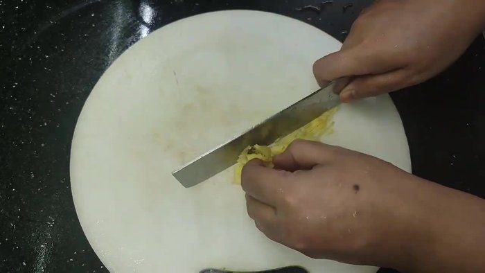 Clean the fish: Wash the black carp with salt, ginger, and wine to remove slime. [00:00:17.4]