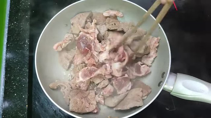 Sauté garlic with a little lard.