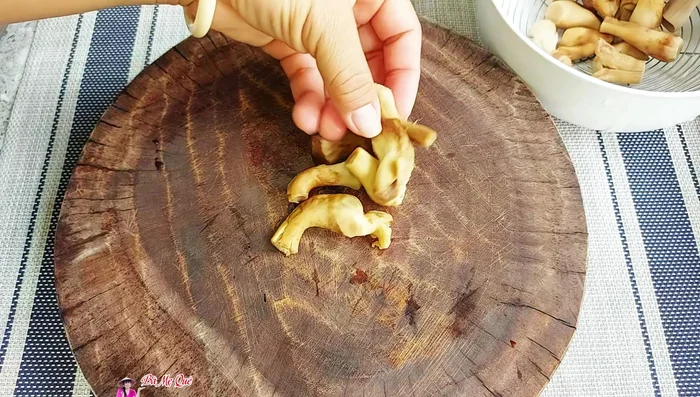 Lightly pound the mushroom stems with a pestle to soften and further reduce the smell.