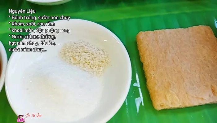 Soak vegetarian young bones in water until soft. Season with sugar, vegetarian seasoning, tamarind juice, vegetarian fish sauce, chili sauce, and fried onions (optional).