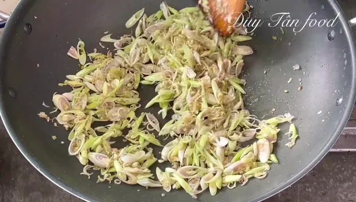 Add the blanched snails to the pan and stir-fry for 2-3 minutes over medium-high heat.