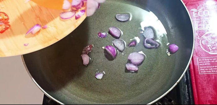 Add the sliced shallots to the pan and stir until fragrant.