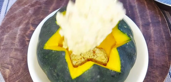 While the tofu is still hot, tightly pack it into the hollowed-out pumpkin. Use a spoon to press the tofu firmly.