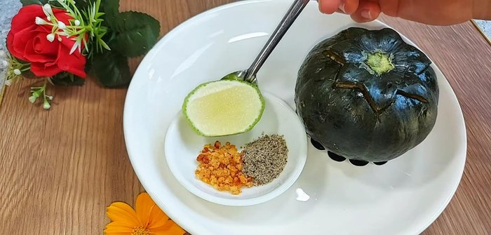 Remove from steamer and serve. You can add salt, lemon, or vegetarian fish sauce for extra flavor.