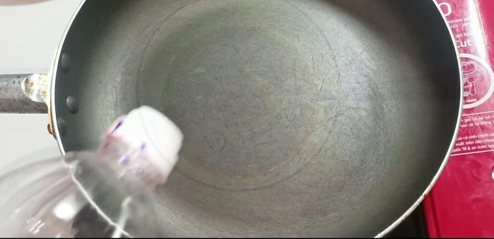 Heat cooking oil in a pan.