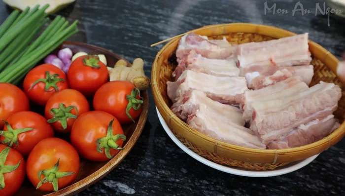 Prepare the pork ribs: Ask the butcher to cut the ribs into 4-5cm pieces. Rinse thoroughly.