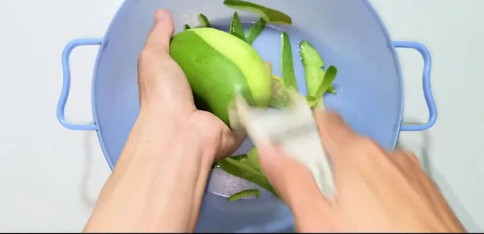 Prepare the mango: Peel, remove the stem, and shred the mango. The mango should be moderately sour.