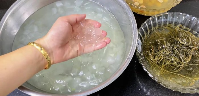 Soak the aloe vera in salted water to remove the slime. Rinse thoroughly with warm water then many times with clean water. [200.519]