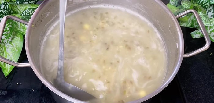 Once the lotus seeds are soft, add rock sugar and simmer until dissolved. Adjust the amount of sugar to your preference. [257.959]