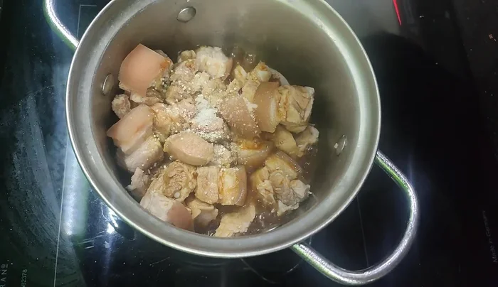 Add enough water, fish sauce, salt, and sweet sauce. Stir well and braise for 30 minutes.
