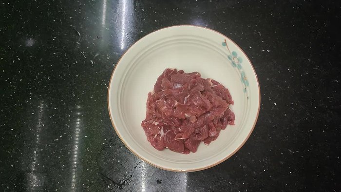 Slice the beef very thinly, ensuring all tendons are removed. (0.16)