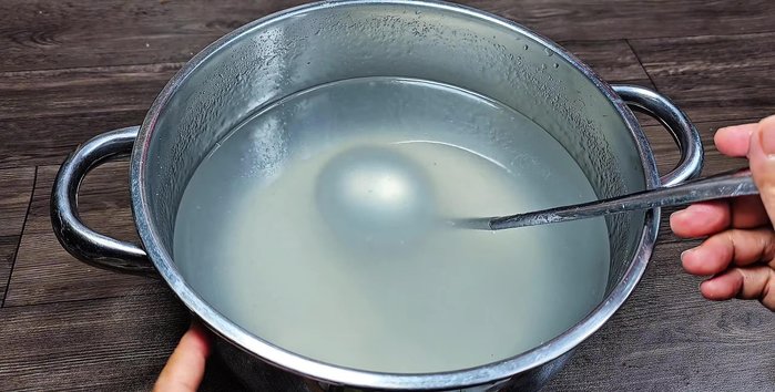Cook the jelly mixture: Bring to a boil, skim off foam, and cook for 7 more minutes. Reduce heat to prevent solidification.