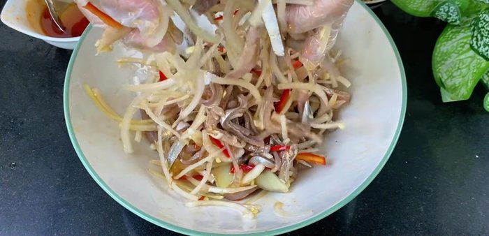 Add the remaining ingredients: Add shredded coconut, roasted peanuts, fried onions, and coriander. Mix well.