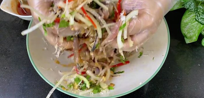 Serve: Serve the fish salad with lettuce and other vegetables. Optionally, make a dipping sauce with extra fish sauce, garlic, and chili.