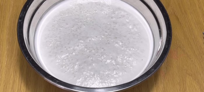 Divide and color the batter: Divide the fermented batter into two. Add purple leaf color to one half and pandan leaf color to the other half. Stir until the color is evenly distributed.