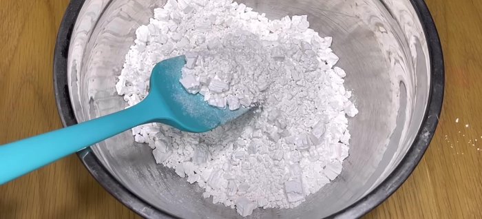 Mix dry ingredients: Combine filtered rice flour and tapioca starch in a bowl.
