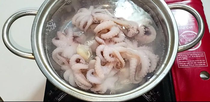Boil the octopus: Bring water to a boil, add octopus, mango, lemongrass, and kumquats. Boil for 10 minutes (or 15 minutes for larger octopus).