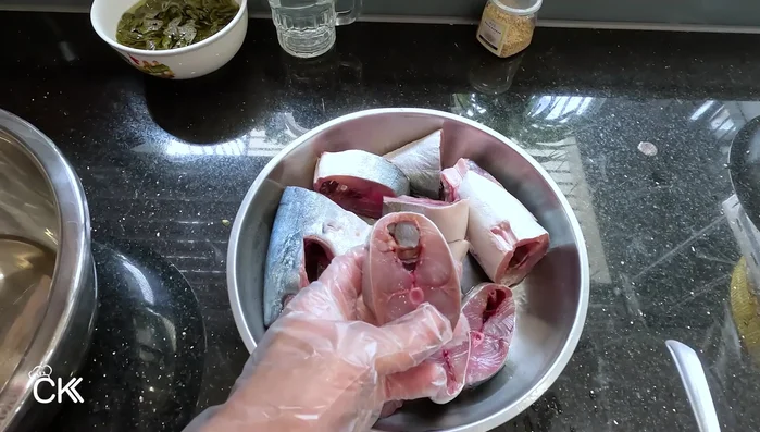 Cut the fish into bite-sized pieces. (164.68)