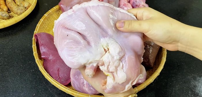 Wash stomach with vinegar and salt, peel off spores and scrape off slime.