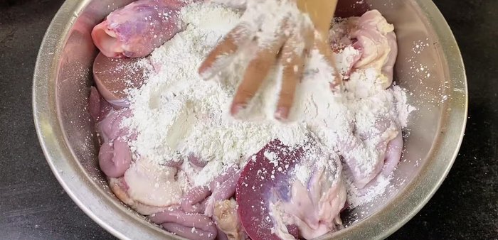 Mix intestines with flour to absorb blood clots and bad smells; let sit for 3-5 minutes, then rinse thoroughly.